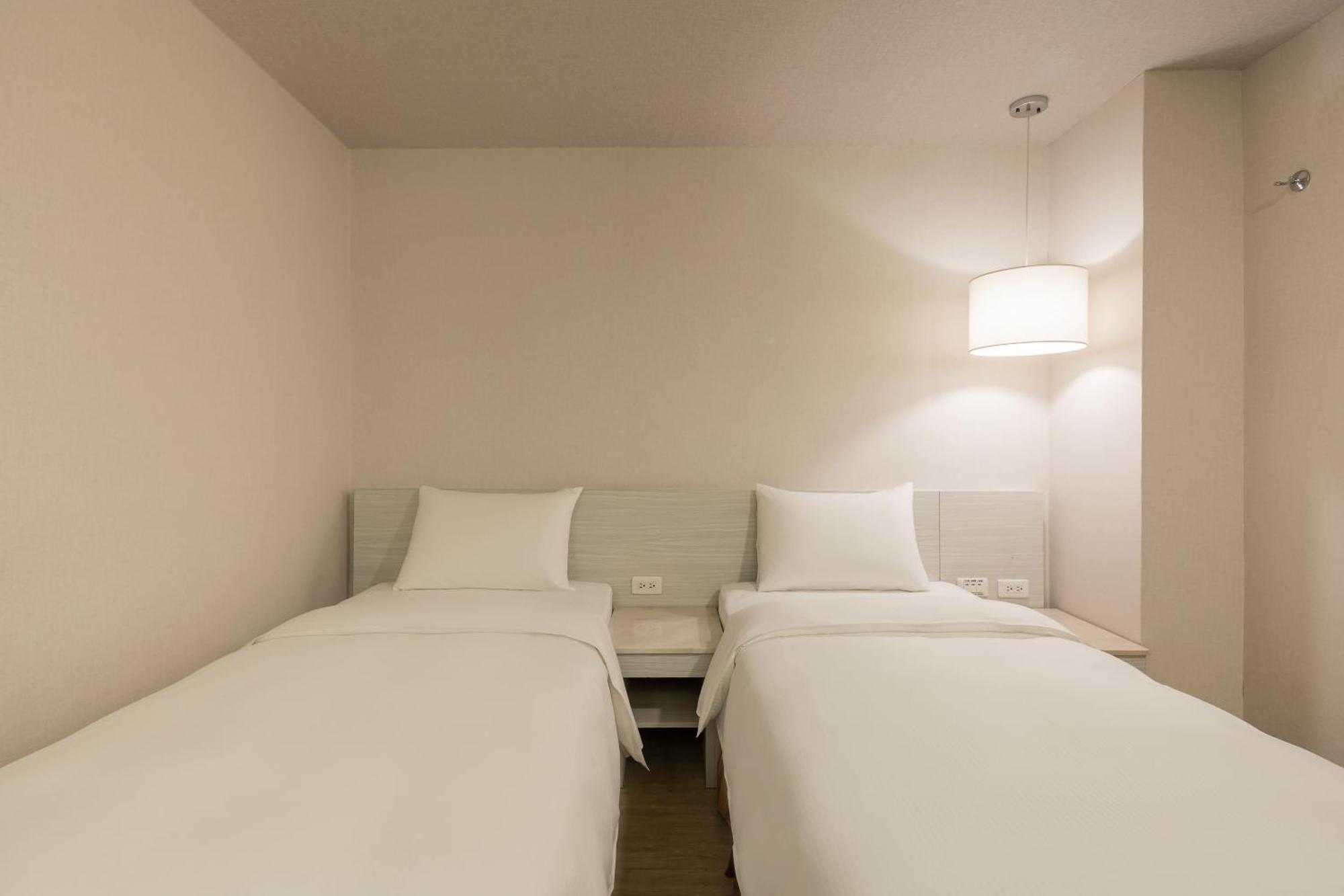 Kindness Hotel - Houyi Jiuru Kaohsiung Oda fotoğraf